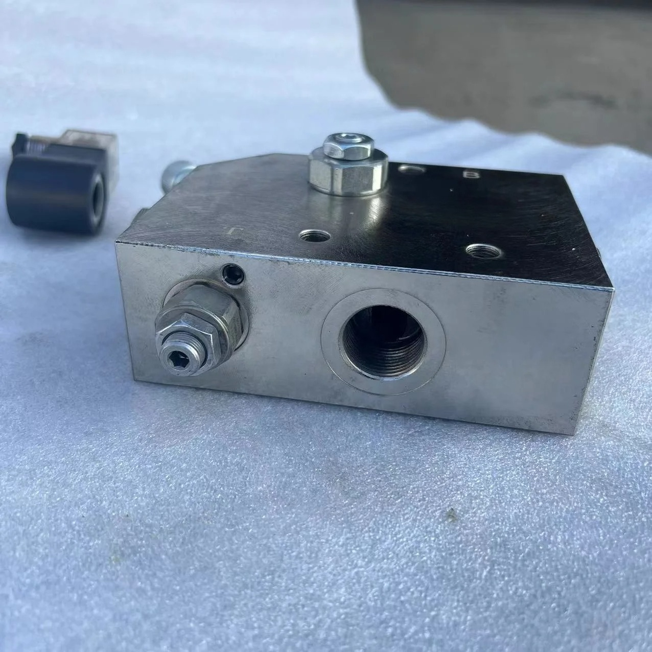 PC200-6 Excavator Pressure Rel - огляд і ціна Heavy Equipment Breaker